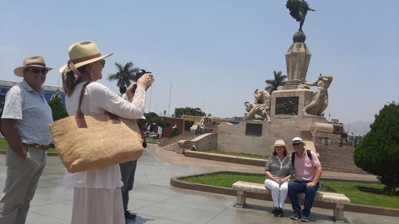 Excelente noticia! 800 turistas extranjeros llegan a Trujillo en crucero  Azamara Royal | Radio Nacional